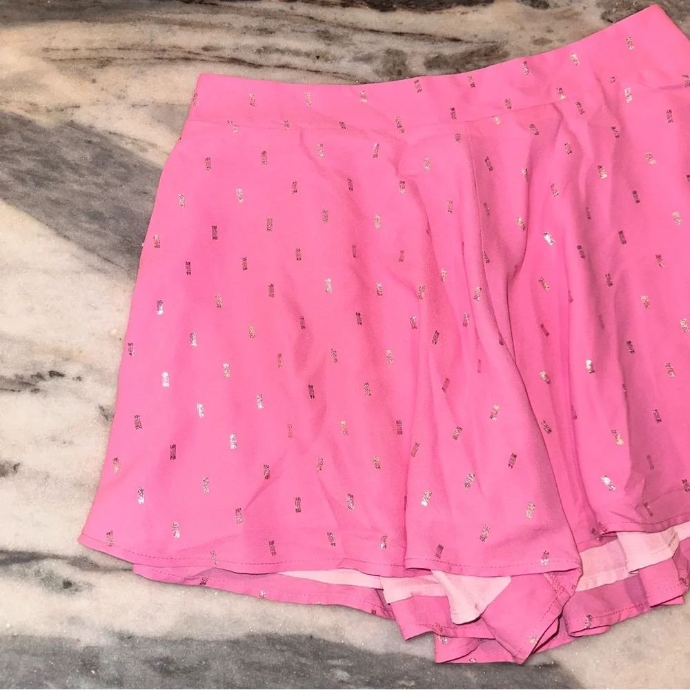 Adrienne Size Large Pink Flowy Shorts‎ with Gold Accents